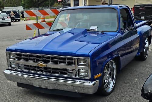 Reviewer showing their shiny, scratch-free blue truck after using a drying towel.