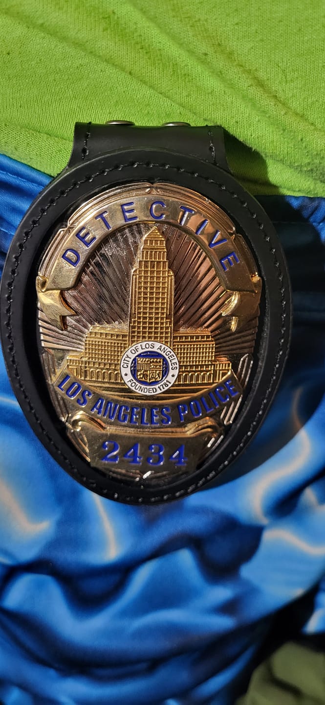 Customer photo review of Genuine Leather Oval Holder/ Holster/ Wallet For LAPD Los Angeles Police Badges