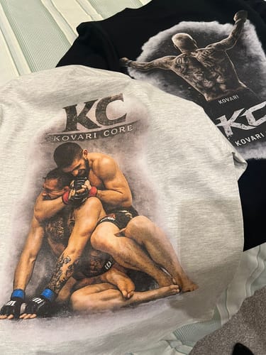 Customer photo review of Kovari core – Chokehold Tee