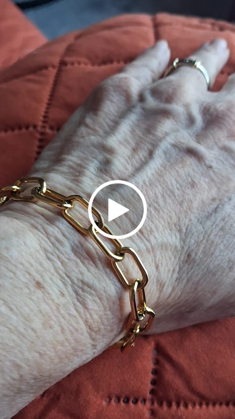 Customer video review of Tulum Chunky Paperclip Bracelet (Bundle)