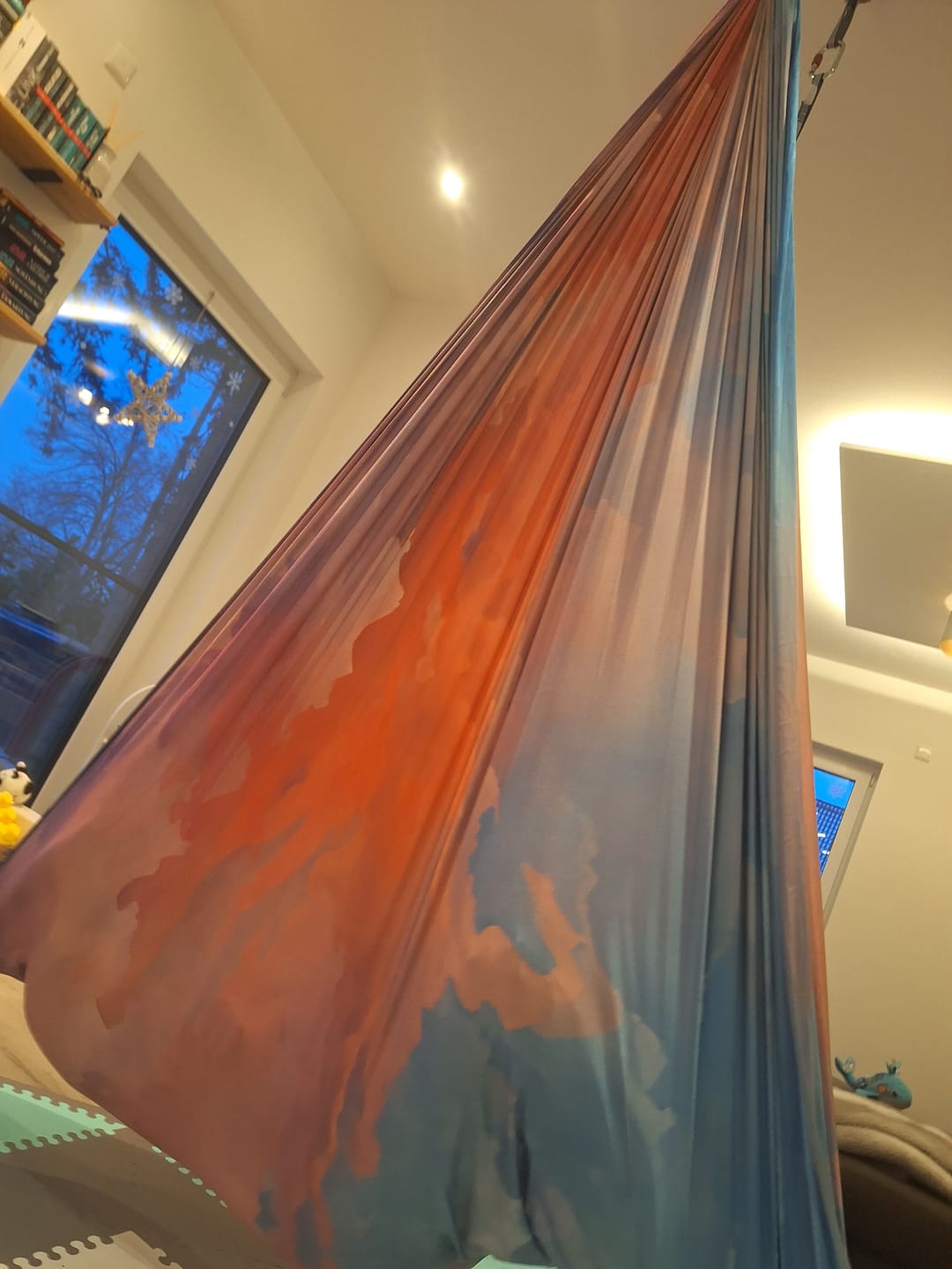 Customer photo review of Aerial Yogatuch - Hängematten Komplettset (Colorful Clouds)