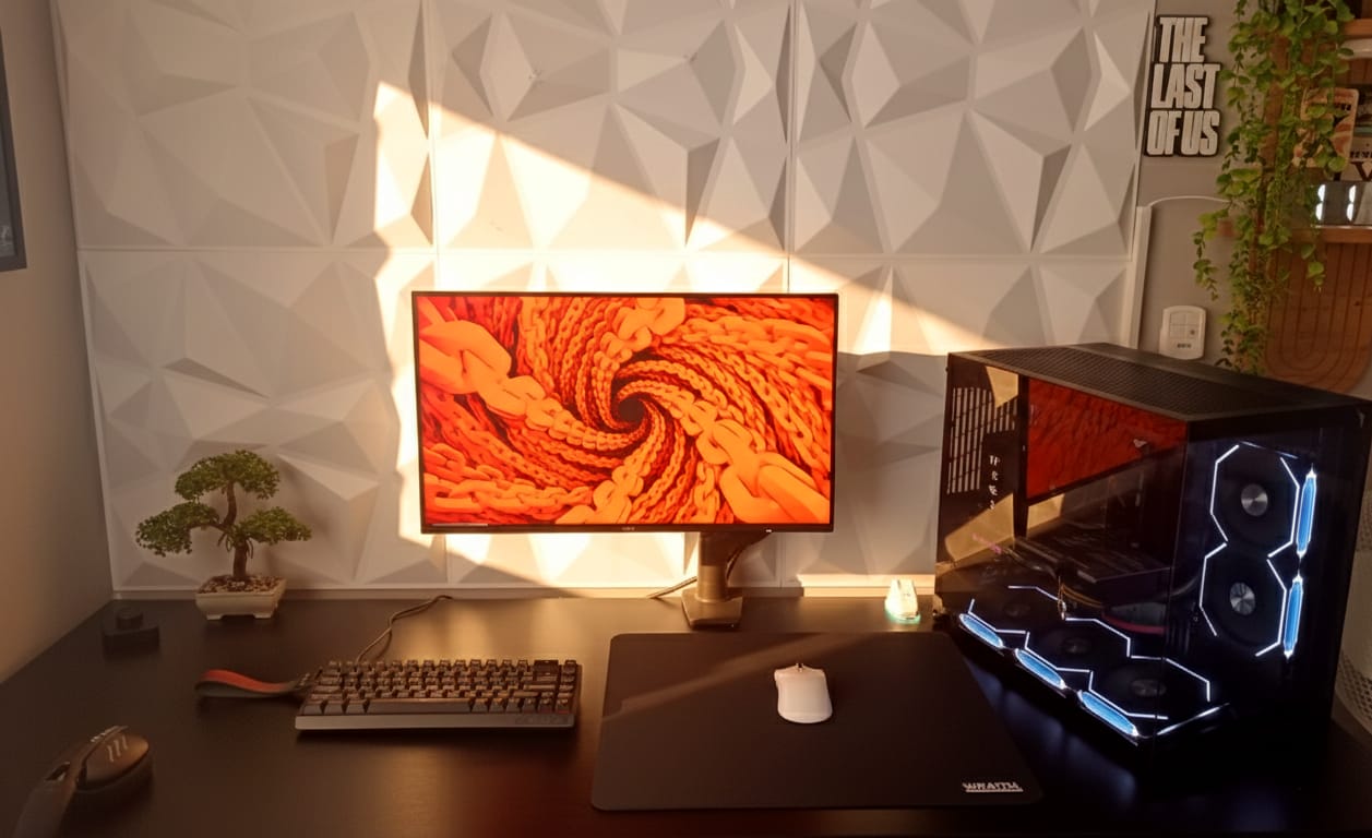 Customer photo review of Wraith Blade X Semi-Hard Mousepad