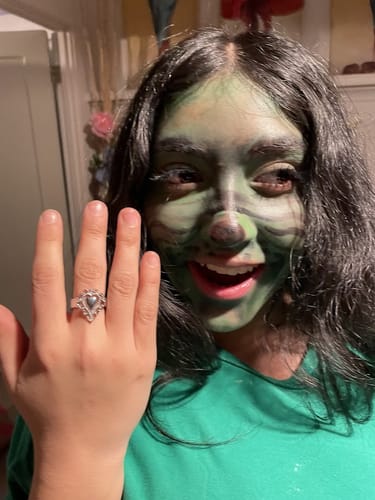 Reviewer happily displaying the silver ANTIQUE HEART RING on their hand.