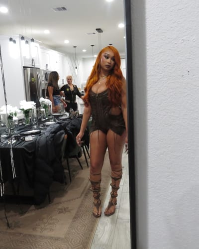 Customer taking a mirror selfie wearing the textured brown Vice Body.