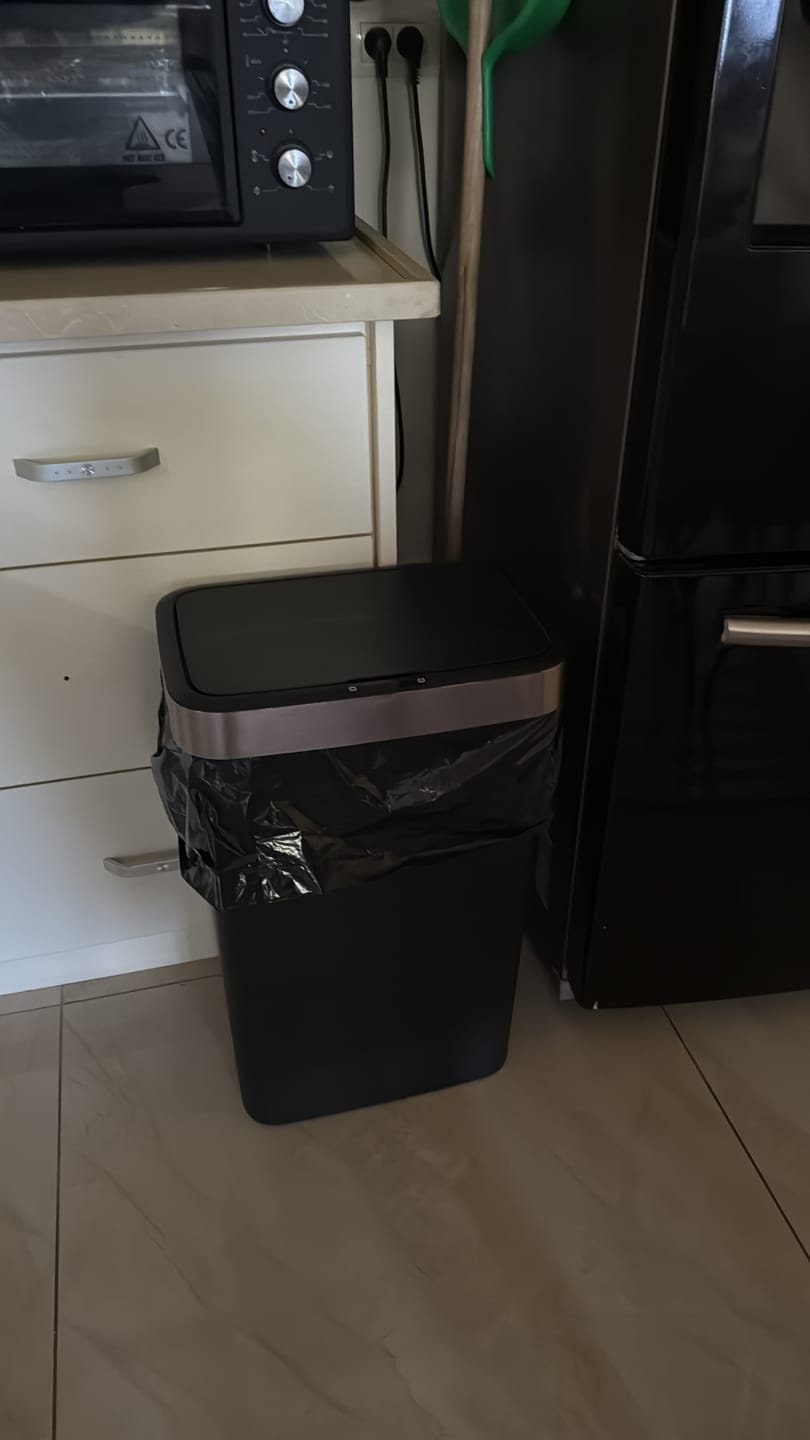 Customer photo review of פח אשפה סנסור שחור 50 ליטר – שחור מט