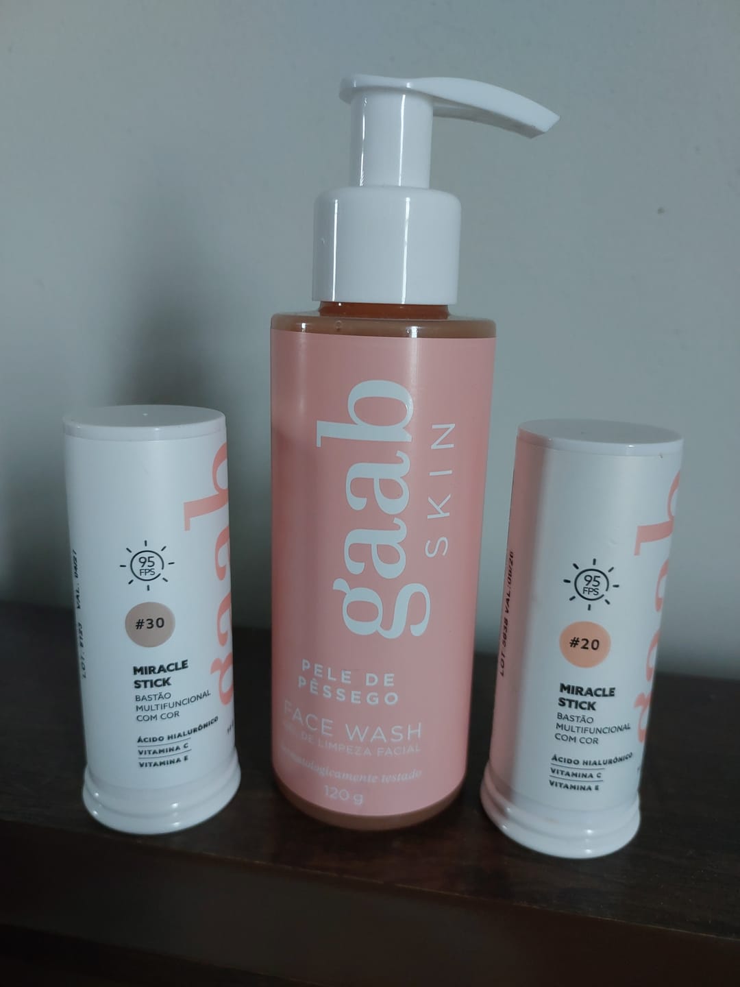 Customer photo review of Compre Bastão Multifuncional Miracle Stick, Ganhe Gel de Limpeza Facial