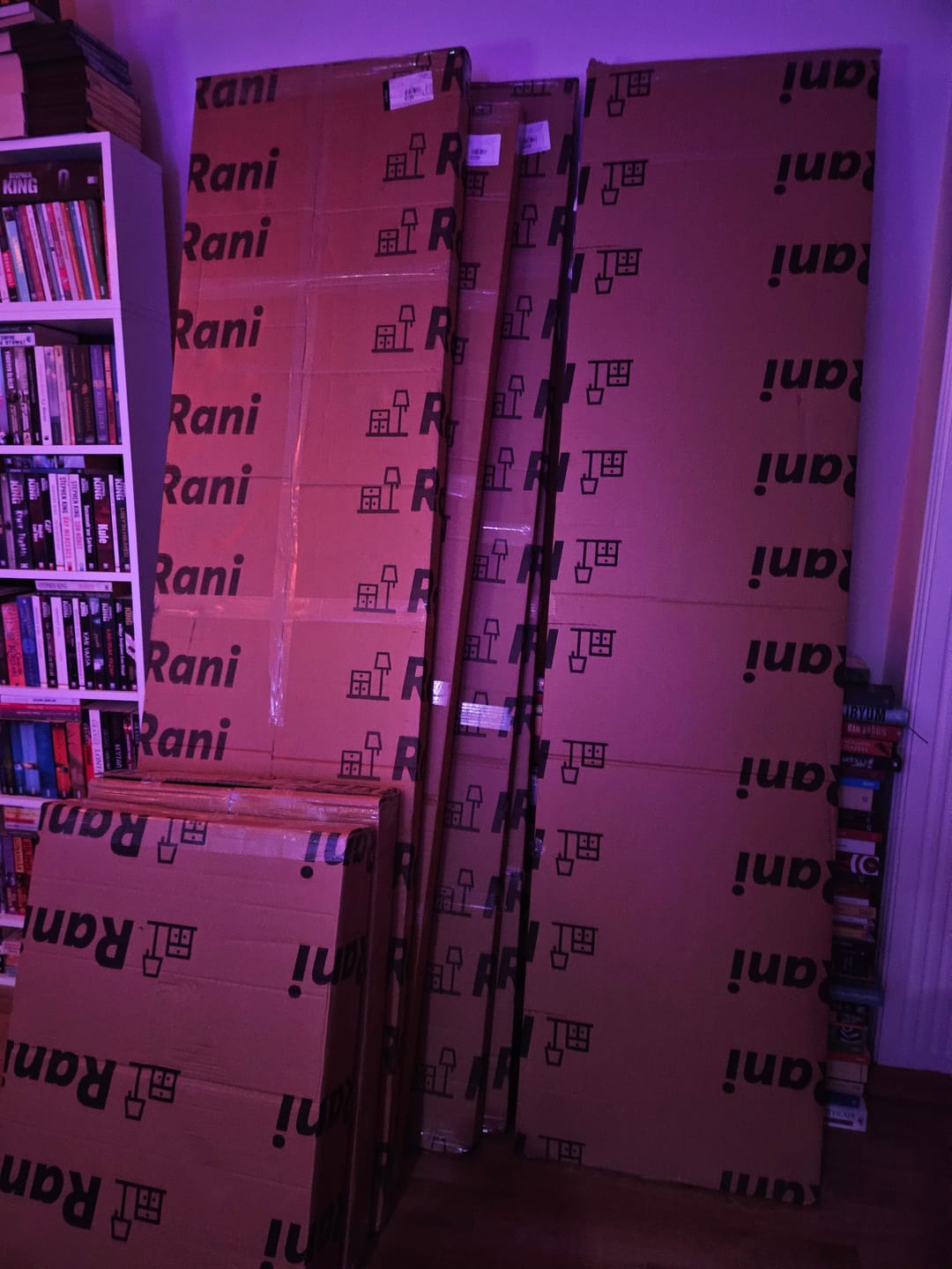 Customer photo review of Rani BA134 Geniş Gardırop Elbise Dolabı 6 Kapaklı 2 Çekmeceli 14 Raflı 2 Askılı Beyaz