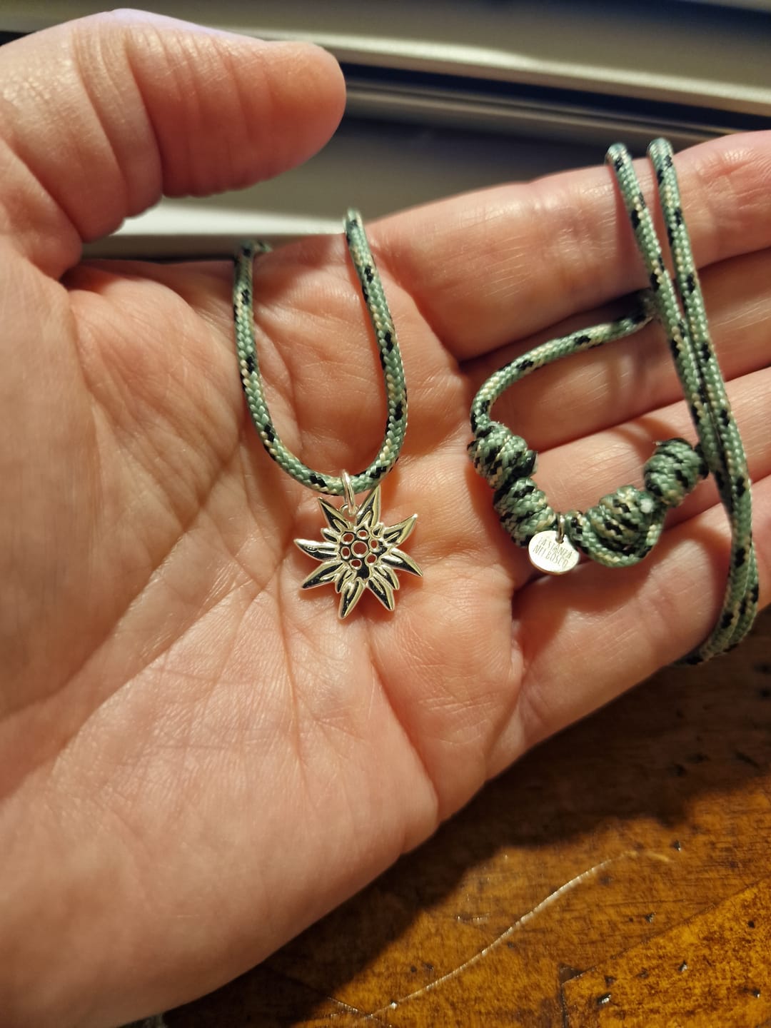 Customer photo review of Collana Stella Alpina d’Inverno – Pendente in Argento 925