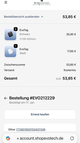 Kunde zeigt eine Bestellübersicht für zwei schwarze und einen weißen EvoTag.