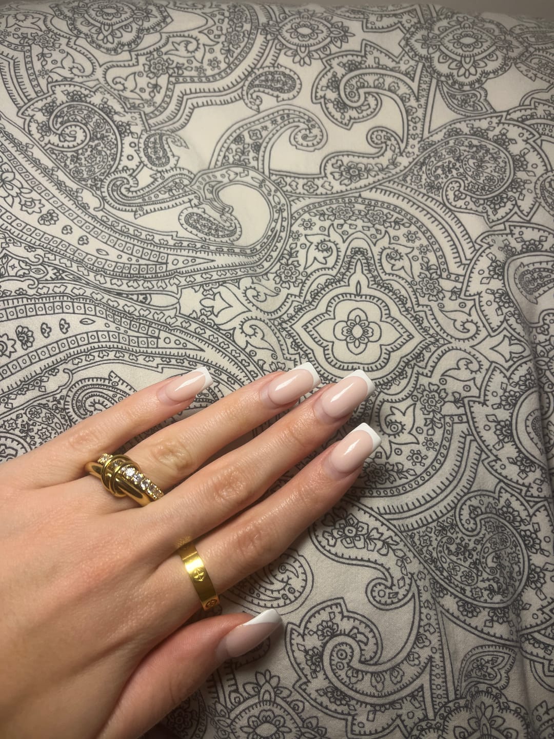 Customer photo review of Pave Infinity Flow Ring 18K Vergoldet
