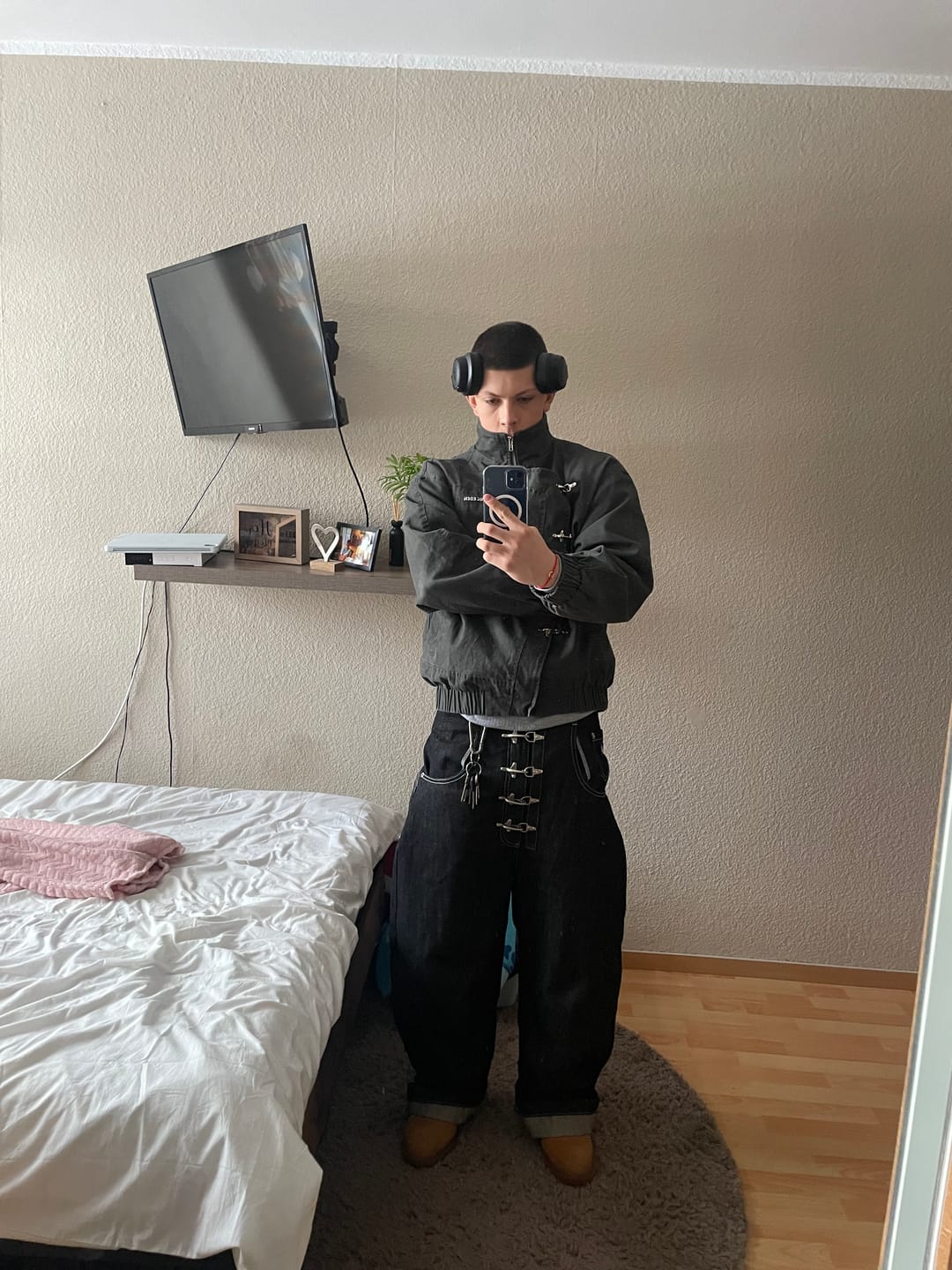 Customer photo review of Aelfric Eden Metal Button Raw Baggy Barrel Jeans