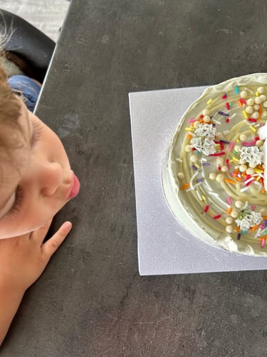 Customer photo review of funfetti cake