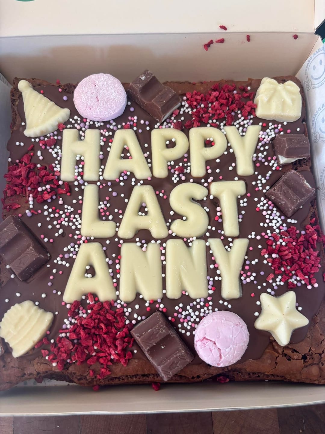Customer photo review of No added gluten custom message brownie