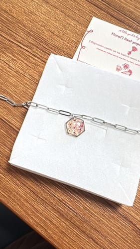 Customer photo review of Altıgen Mor Çiçekli Zincir Bileklik - Silver