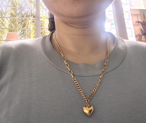 Customer photo review of Amour Glow Heart Linked Necklace