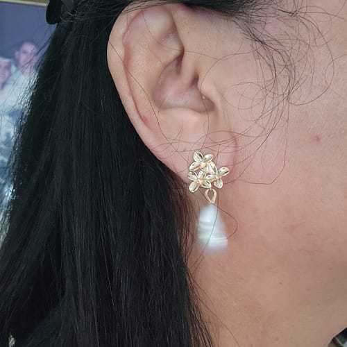 Customer photo review of BESS - White Baroque Pearls Drop Earrings