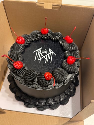 Customer photo review of edible image cake