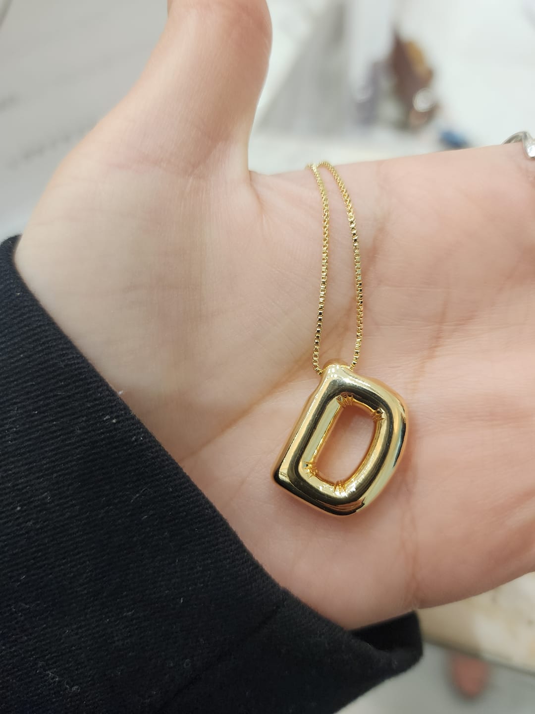 Customer photo review of Collar Dorado Liso Inicial Balloon