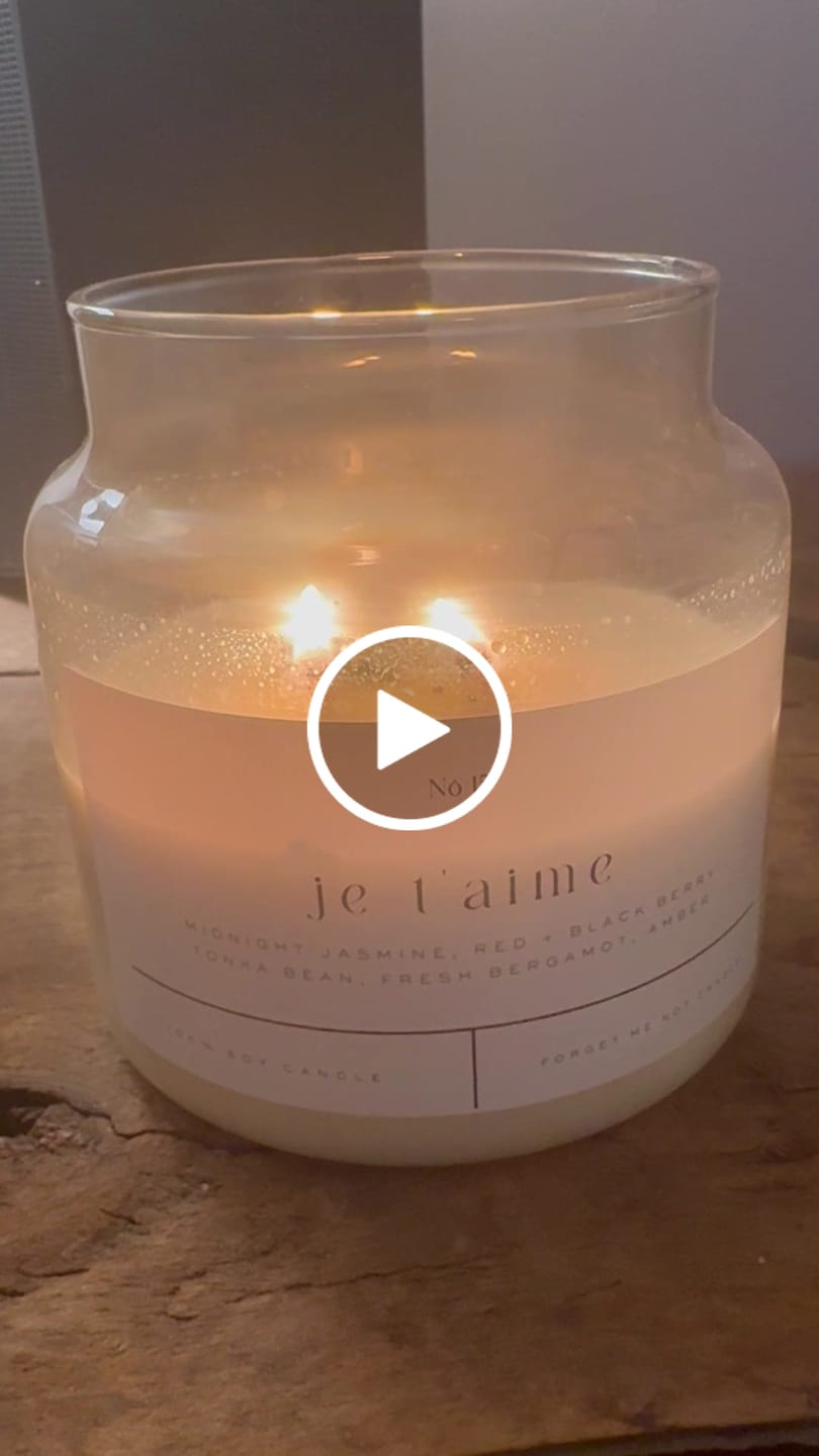 Customer video review of Je T'aime 22 oz Glass Candle