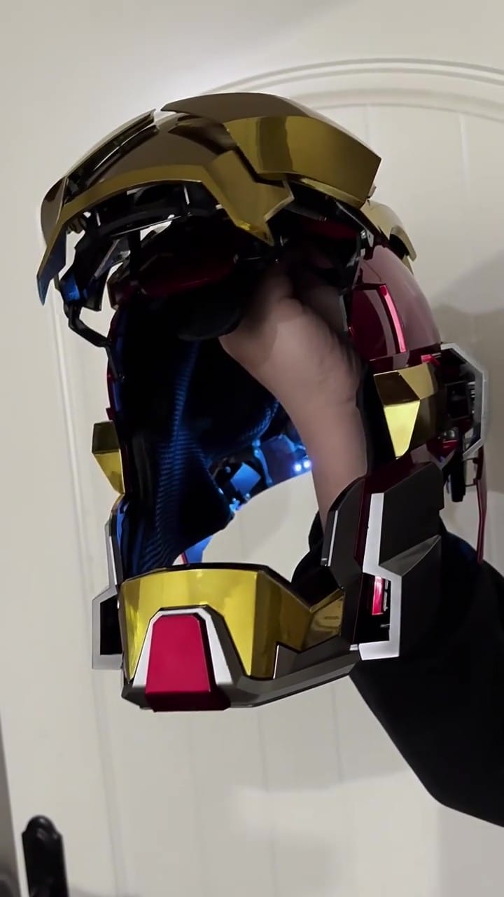 Customer photo review of in stock | 2026 MK17 Life-Size Wearable 1/1 Helmet | english version