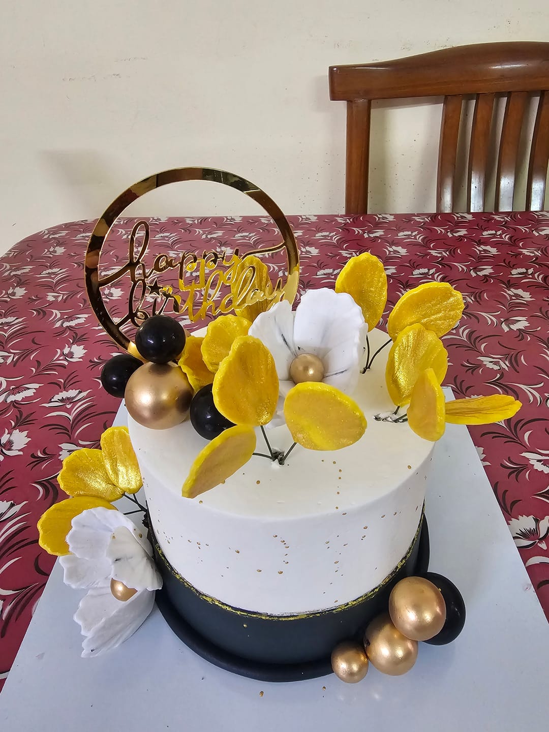 Customer photo review of Black  Gold Floral Cake