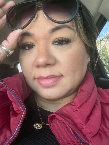 Customer shows off their full, voluminous VB-Muse lashes in a close-up.