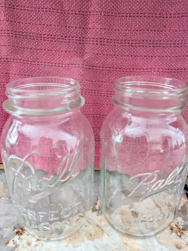 Customer's comparison of an incompatible 'strong shoulder' jar (left) and a compatible jar (right) for the Mason Genie.