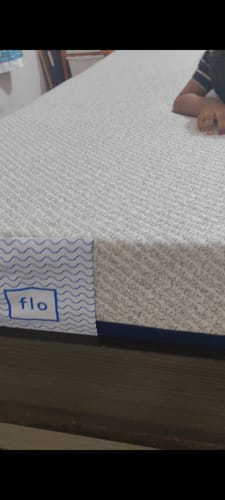 Customer's close-up of the Flo Anti-Gravity™ mattress showing the textured white cover and 'flo' logo.