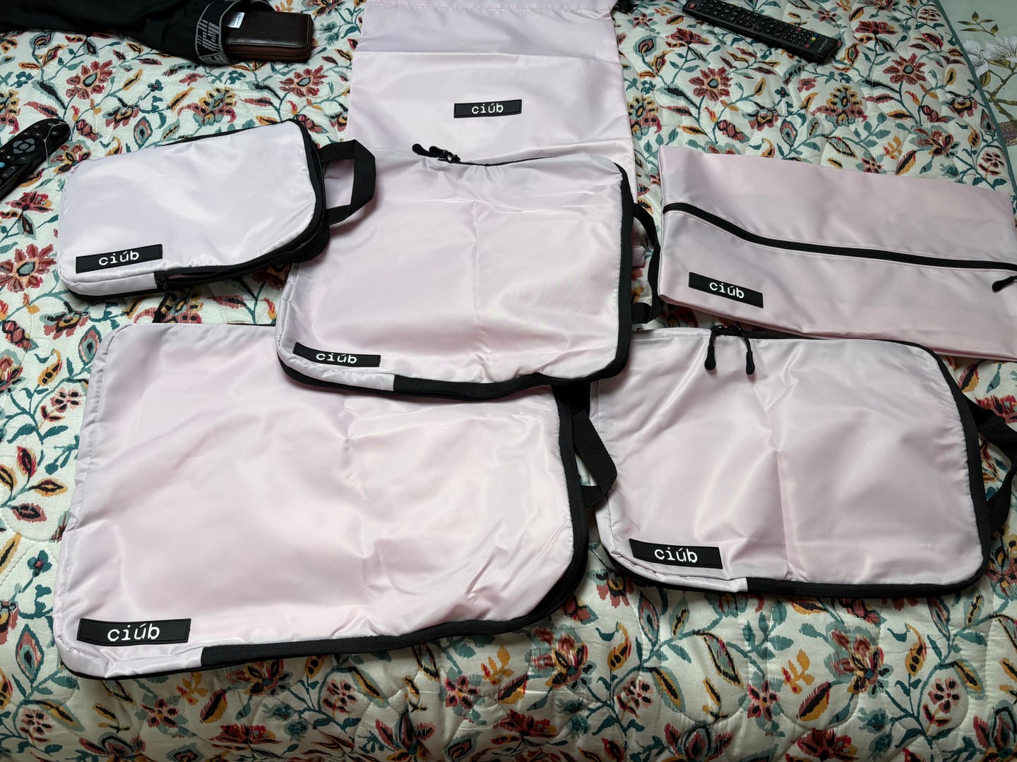 Customer photo review of Bundle: 4-Pack+1x Laundry & Shoe Bag