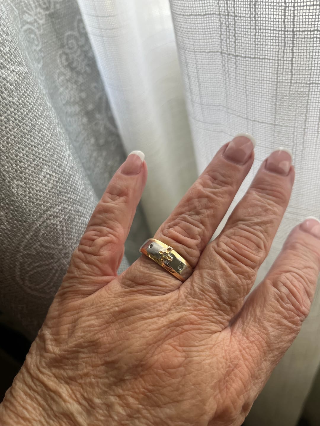 Customer photo review of FREE Today: Modern Style Two-tone Gold Cross Alloy Ring-With God All Things Are Possible