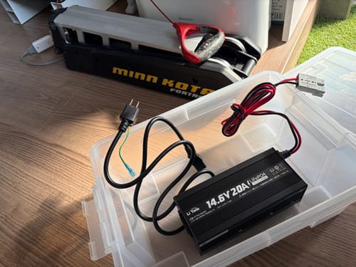 Customer photo review of LiTime 12V 20A バッテリー充電器