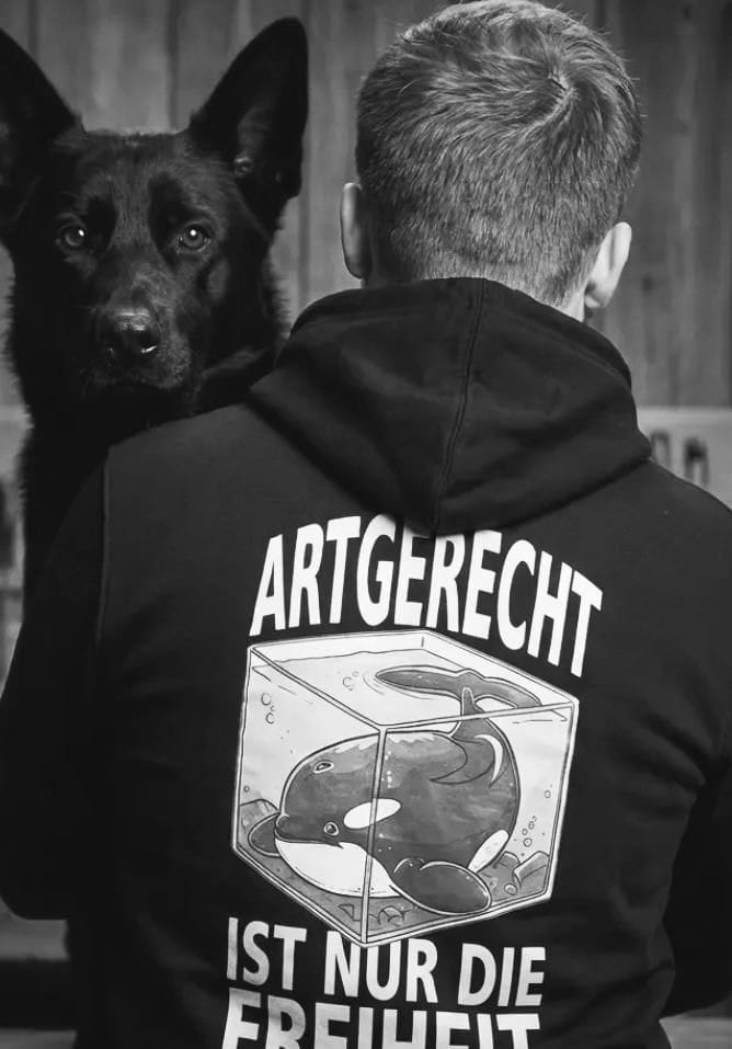 Customer photo review of FREIHEIT | HERREN PREMIUM BIO HOODIE | BACK PRINT