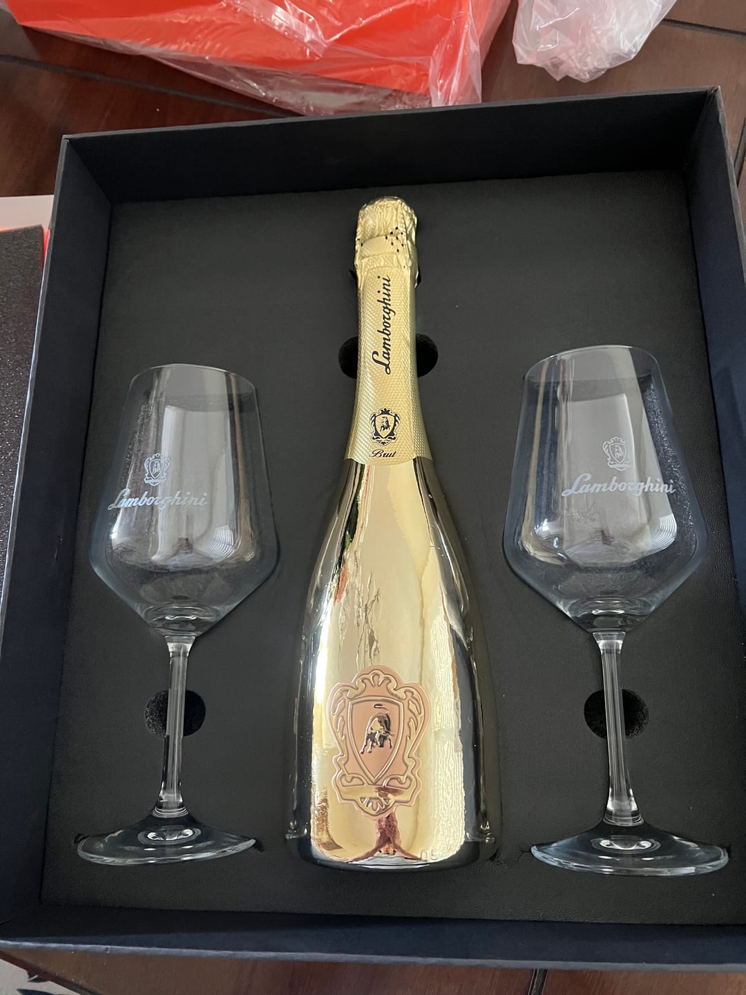 Customer photo review of Lamborghini Oro Vino Spumante with Gift Set (2026)