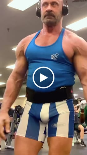 Customer video review of BODYBUILDING SHORTS – MOTORS / STRIPE BLUE