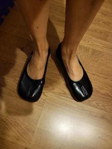 Customer photo review of Elizabeth Split Toe Ballet Flats