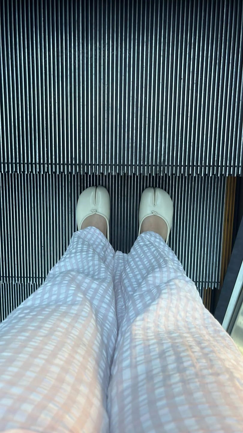 Customer photo review of Elizabeth Split Toe Ballet Flats