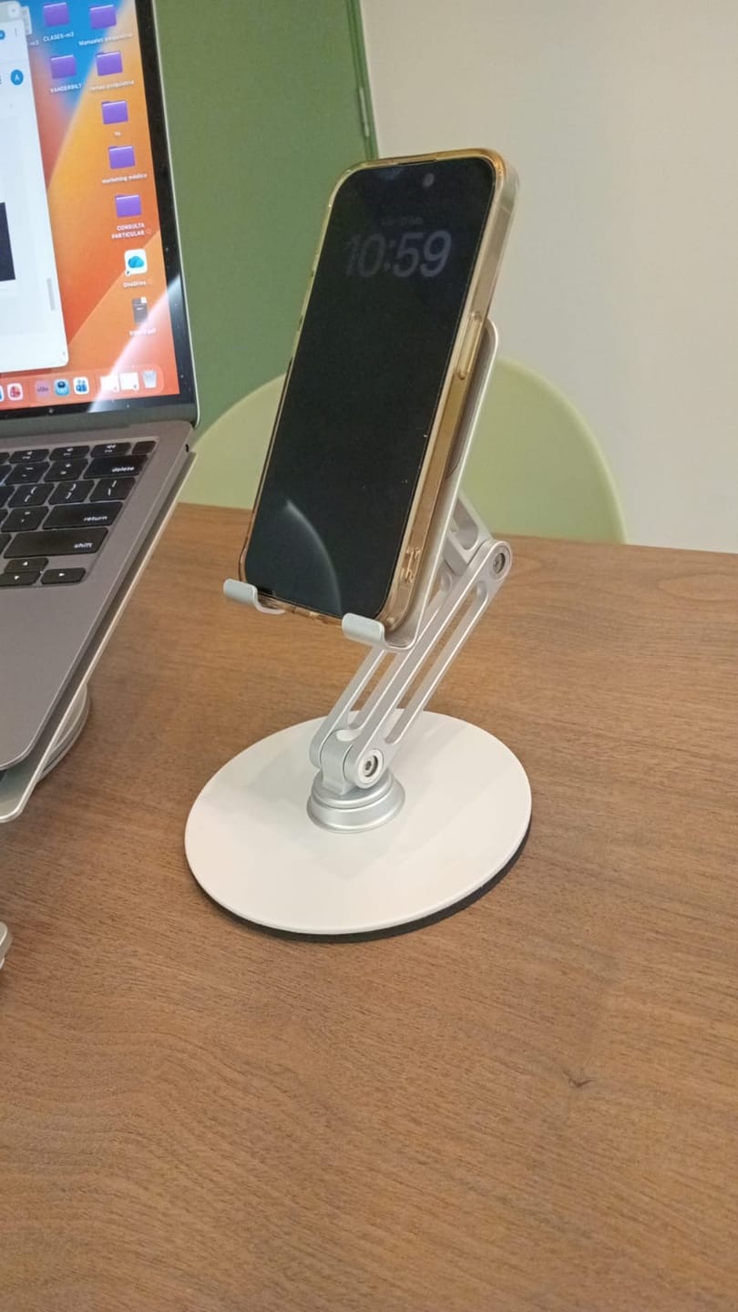 Customer photo review of Soporte Giratorio de Altura Ajustable para Tablet y Celular