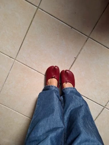 Customer photo review of Elizabeth Split Toe Ballet Flats