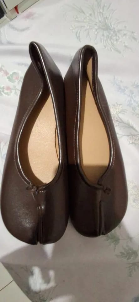 Customer photo review of Elizabeth Split Toe Ballet Flats