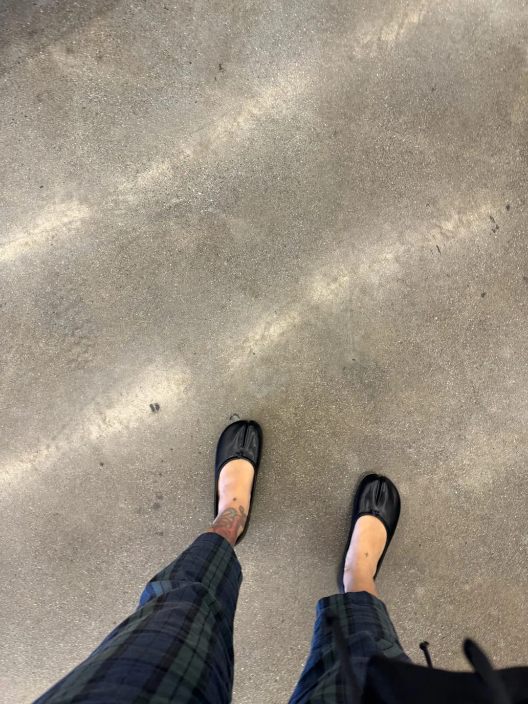 Customer photo review of Elizabeth Split Toe Ballet Flats
