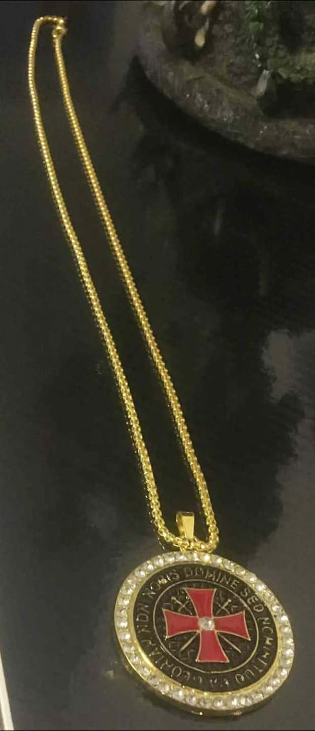 Customer photo review of Collier du Seigneur Templier