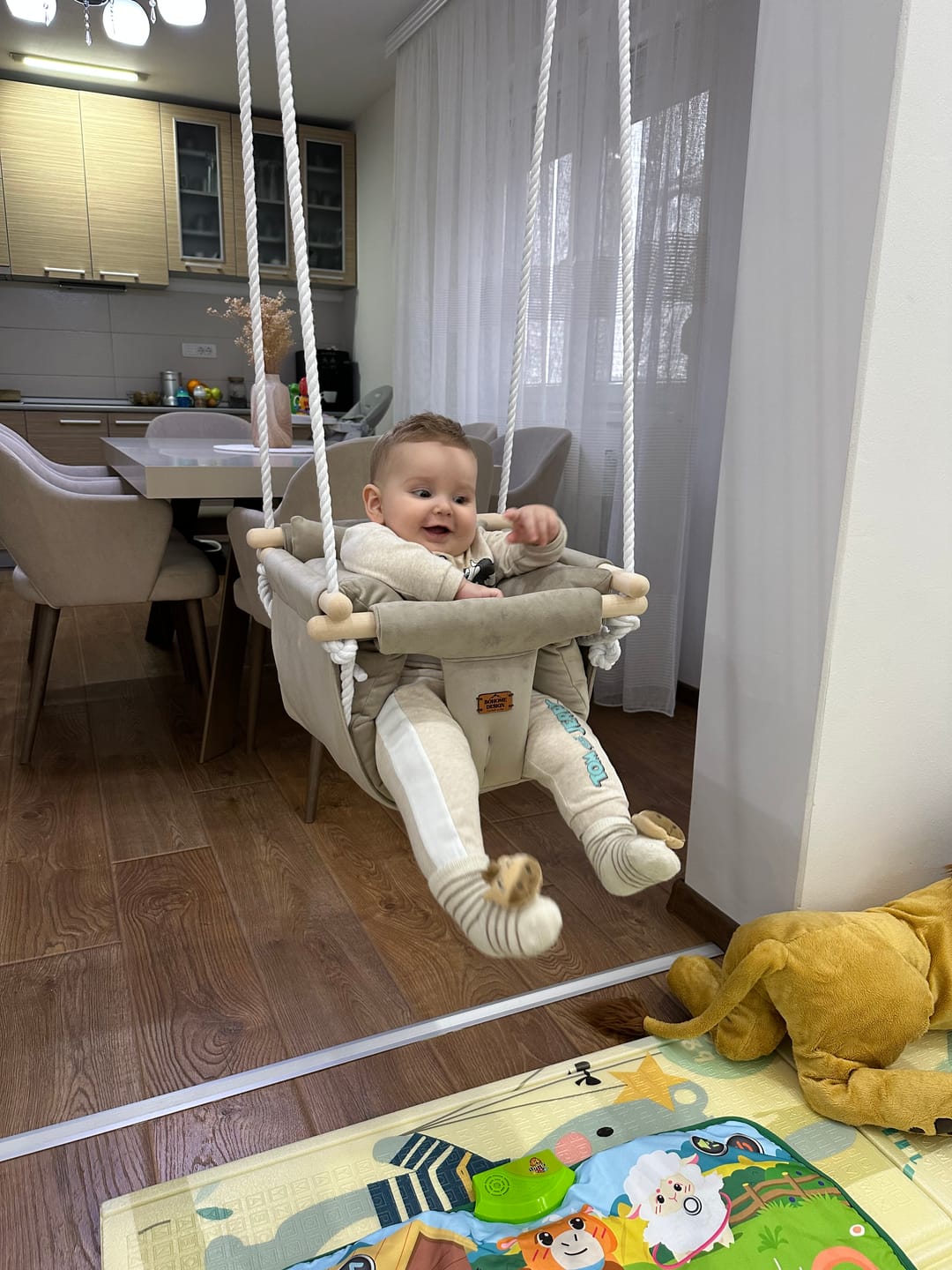 Customer photo review of Luxury Sand Beige Ljuljaška - Ručno rađena ljuljaška za bebe
