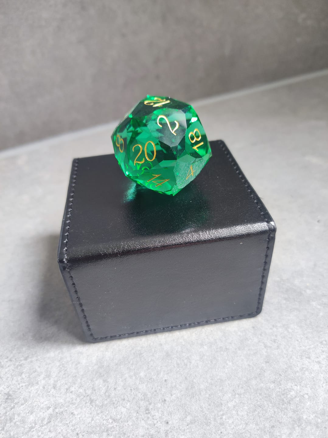 Customer photo review of Dragon Gem - XL 30mm Glas D20 (Diamondcut)