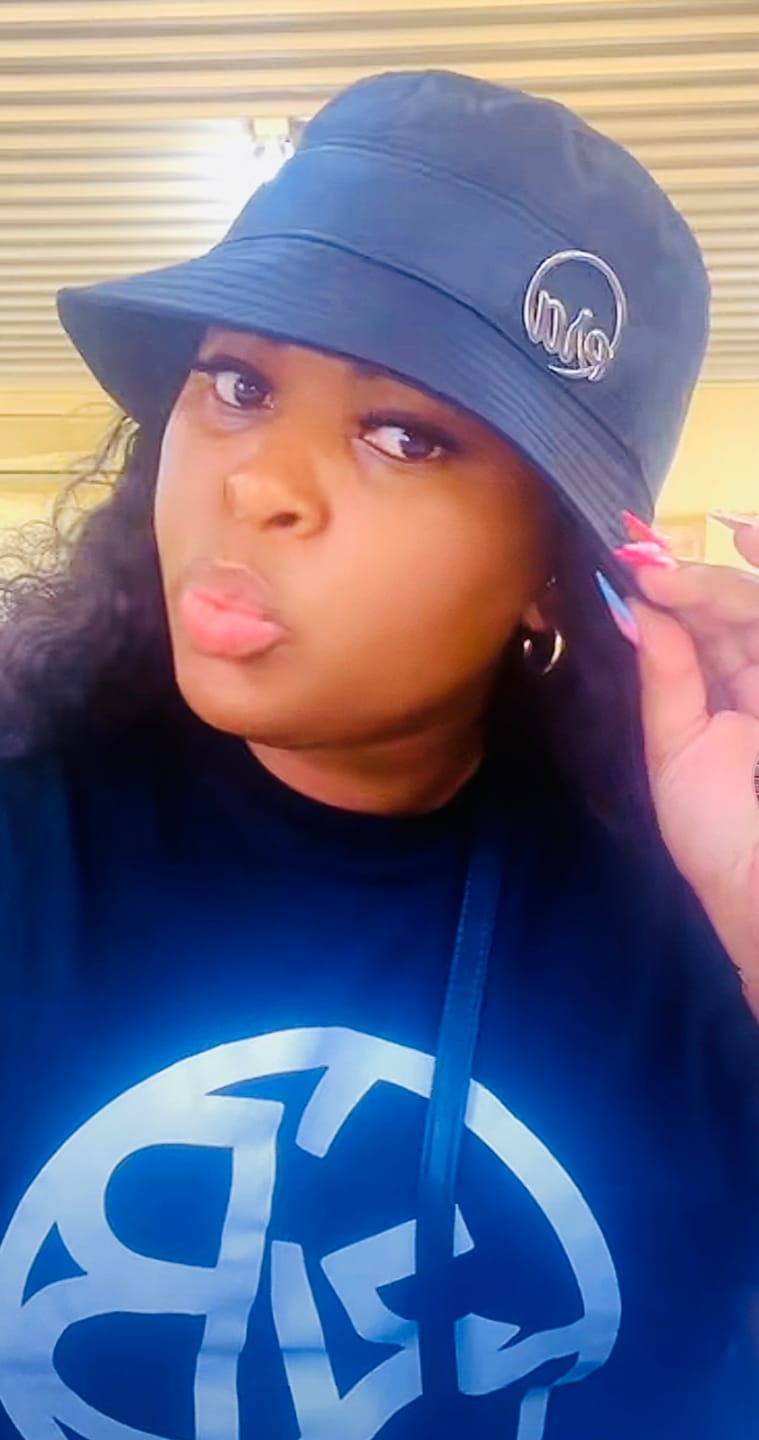 Customer photo review of Black Billy Bucket Hat