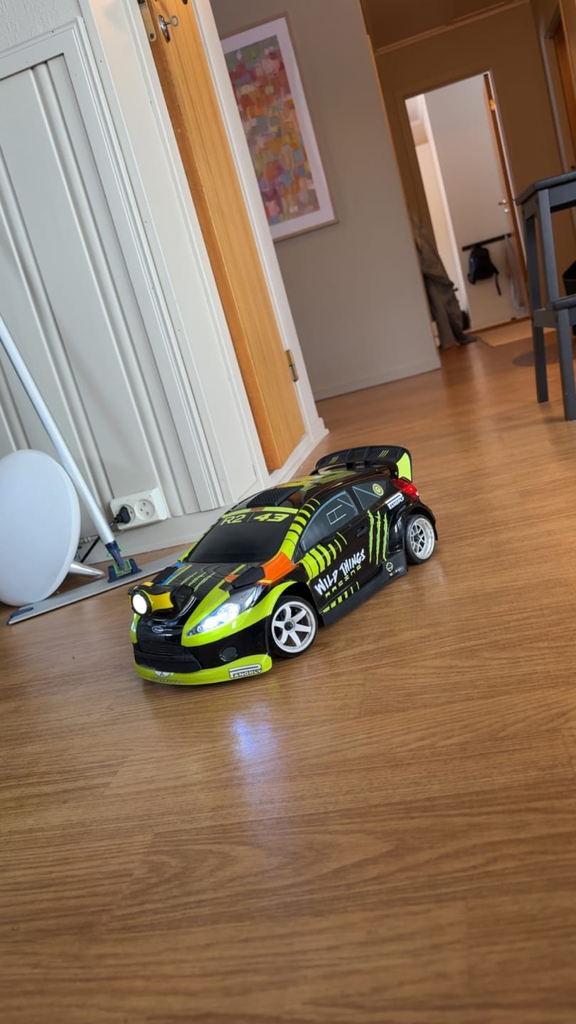 Customer photo review of Rlaarlo 1/10 Scale RTR 4WD Carbon Fiber Brushless RC Rally Car | XTS-F10