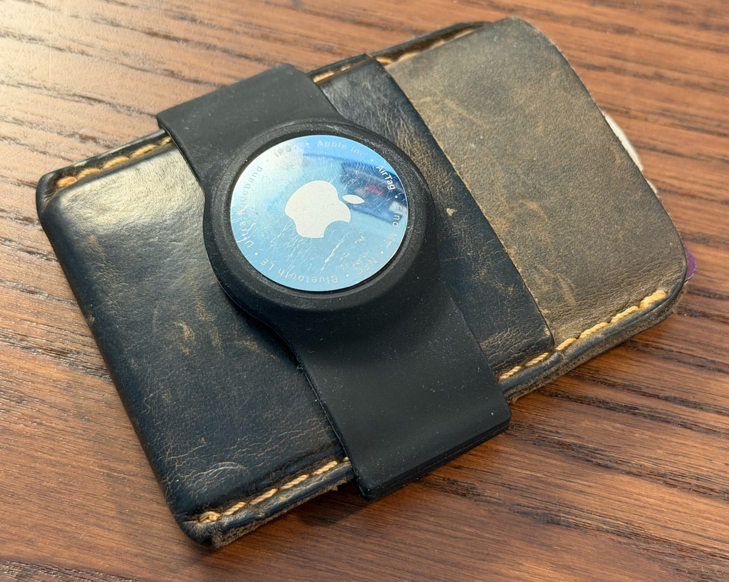 Customer photo review of AIRTAG VERTCIAL WALLET BANDS (M-Series, S1 Stealth Wallet and MC01 Money Clip)