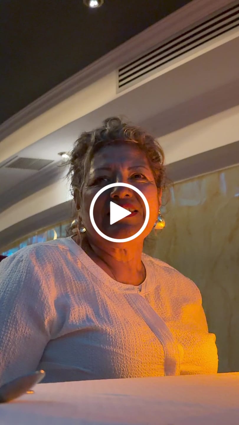 Customer video review of Grupos Menú Golden