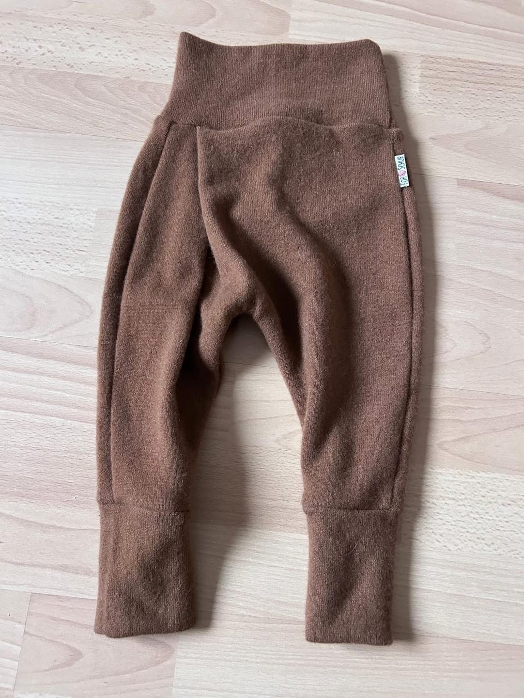 Customer photo review of Upcycling Kaschmir Mitwachshose Schokolade