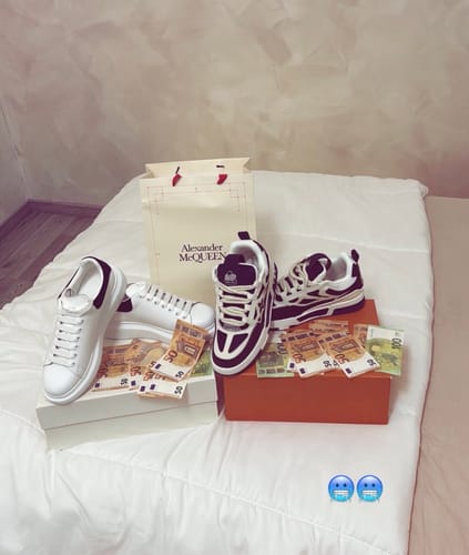 Recensione con foto di un cliente su Alexander Mcqueen Classica