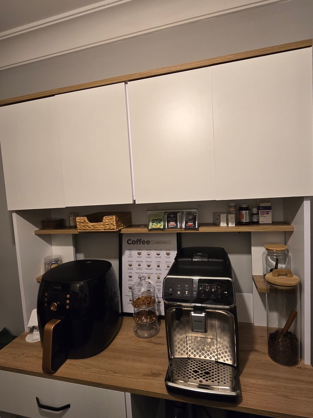 Customer photo review of Rani JE208 Çok Amaçlı Dolap 8 Kapaklı 2 Çekmeceli Kiler Mutfak Dolabı  Beyaz - Sepet Ceviz